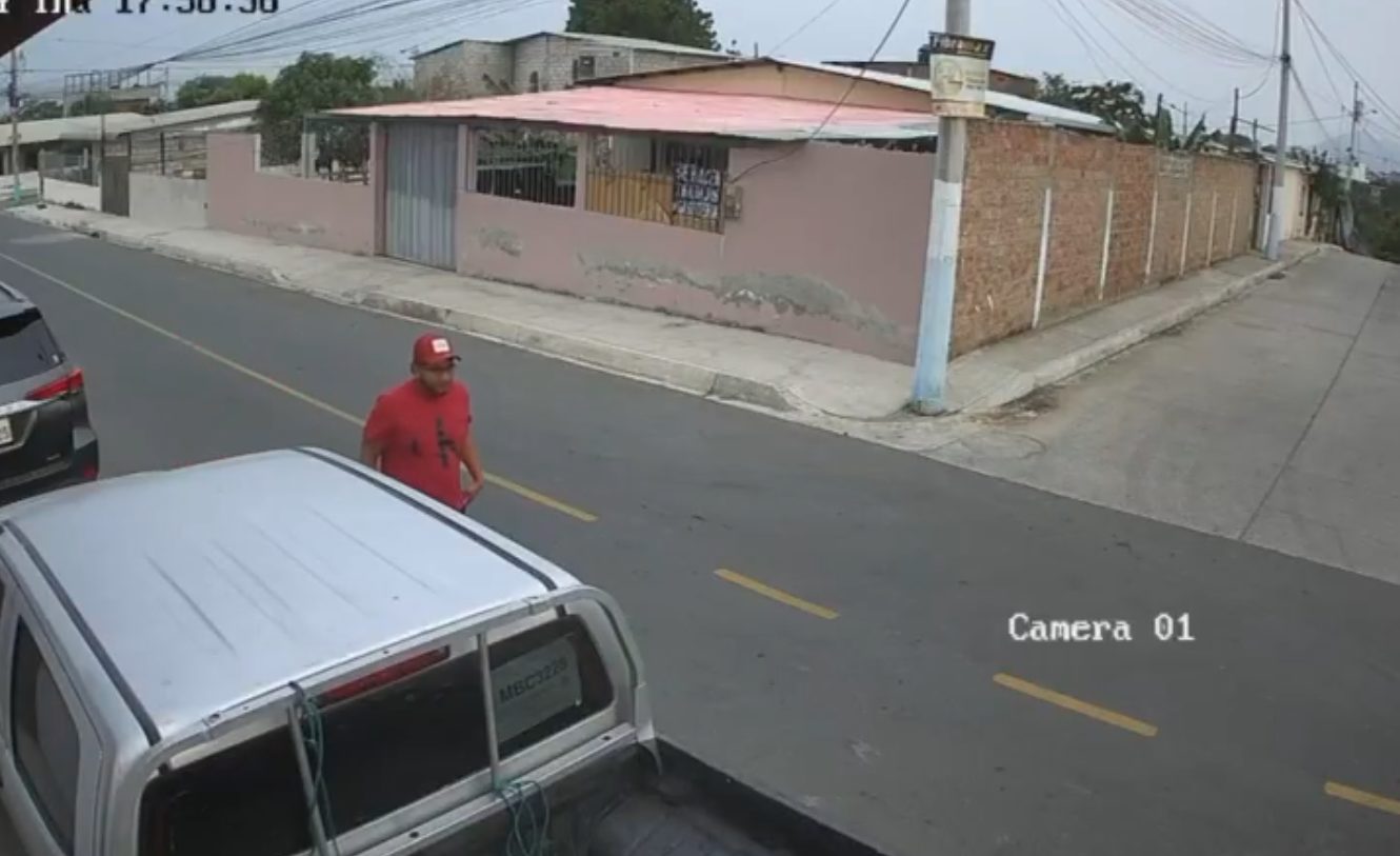 Sicarios vestidos como policías y a bordo de camionetas llegan a quitarle la vida a dos hermanos