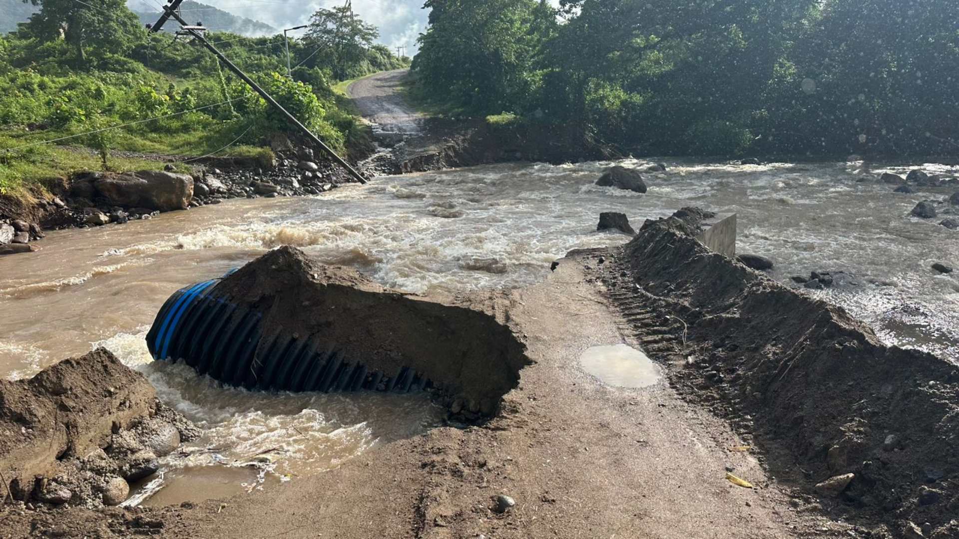 Incomunicados Yoro (nota: video borde bus olancho)