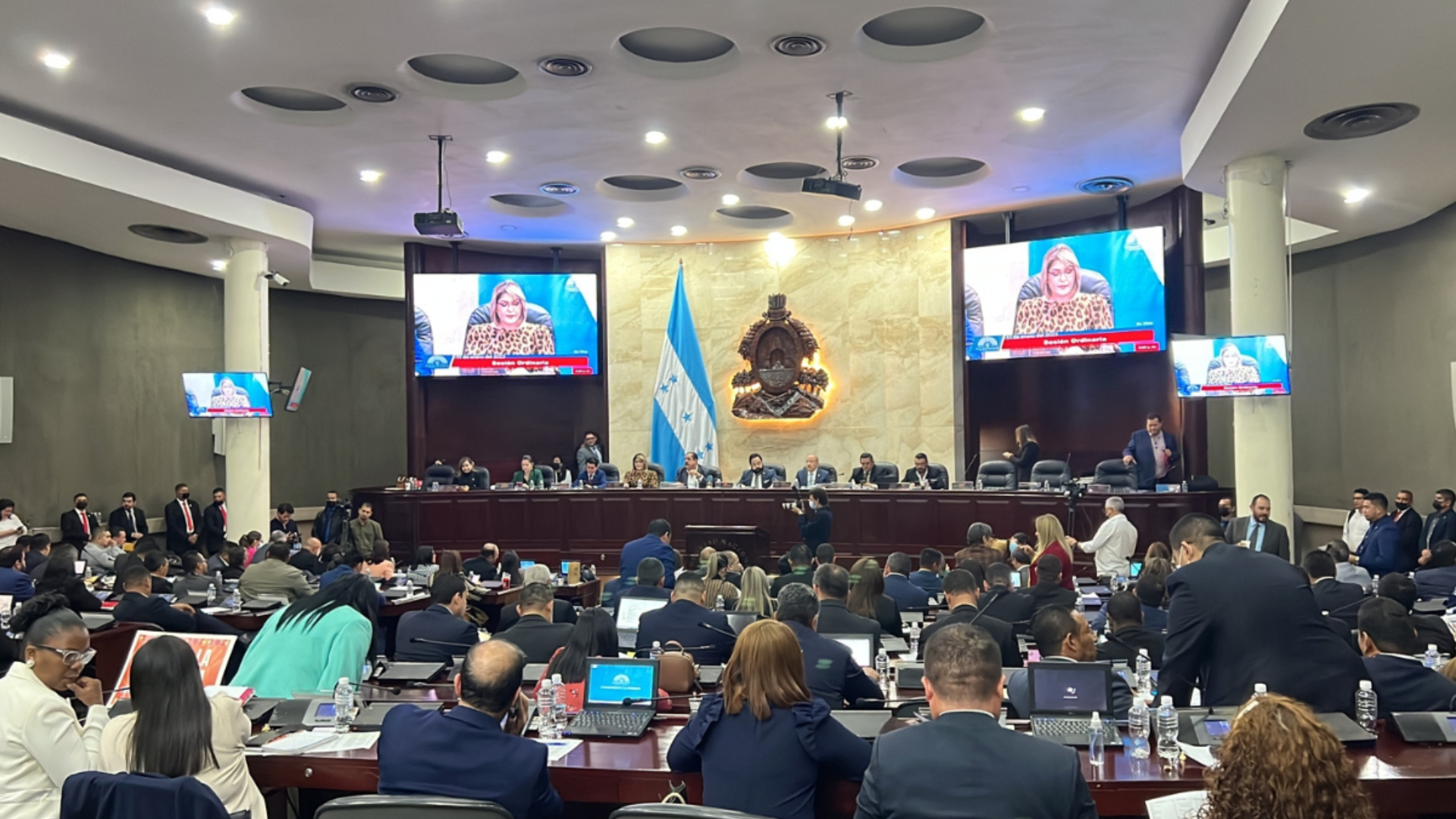 Luis Redondo propone leyes para teletrabajo y empleo por hora