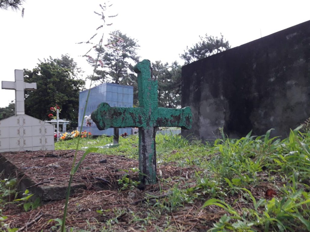 "Las almas que están aquí me pertenecen" Mujer aparece en cementerio de San Pedro Sula