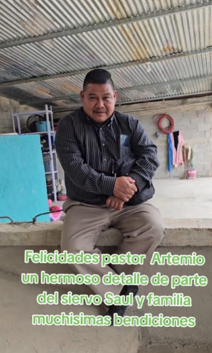 VIDEO| Pastor es sorprendido con una camioneta como agradecimiento por sus oraciones
