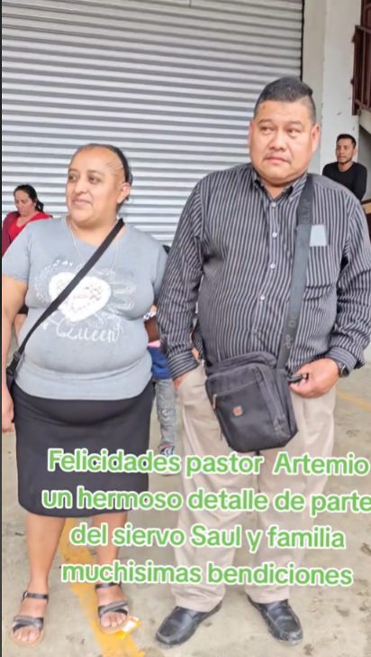 VIDEO| Pastor es sorprendido con una camioneta como agradecimiento por sus oraciones