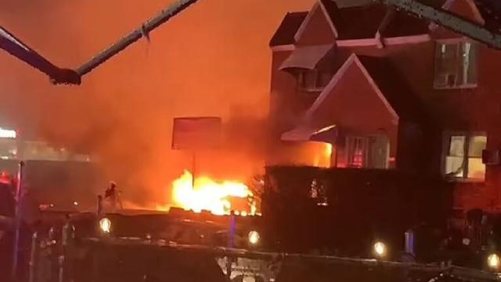 VIDEO| Avión se estrella y deja un escenario de caos en Filadelfia, Estados Unidos