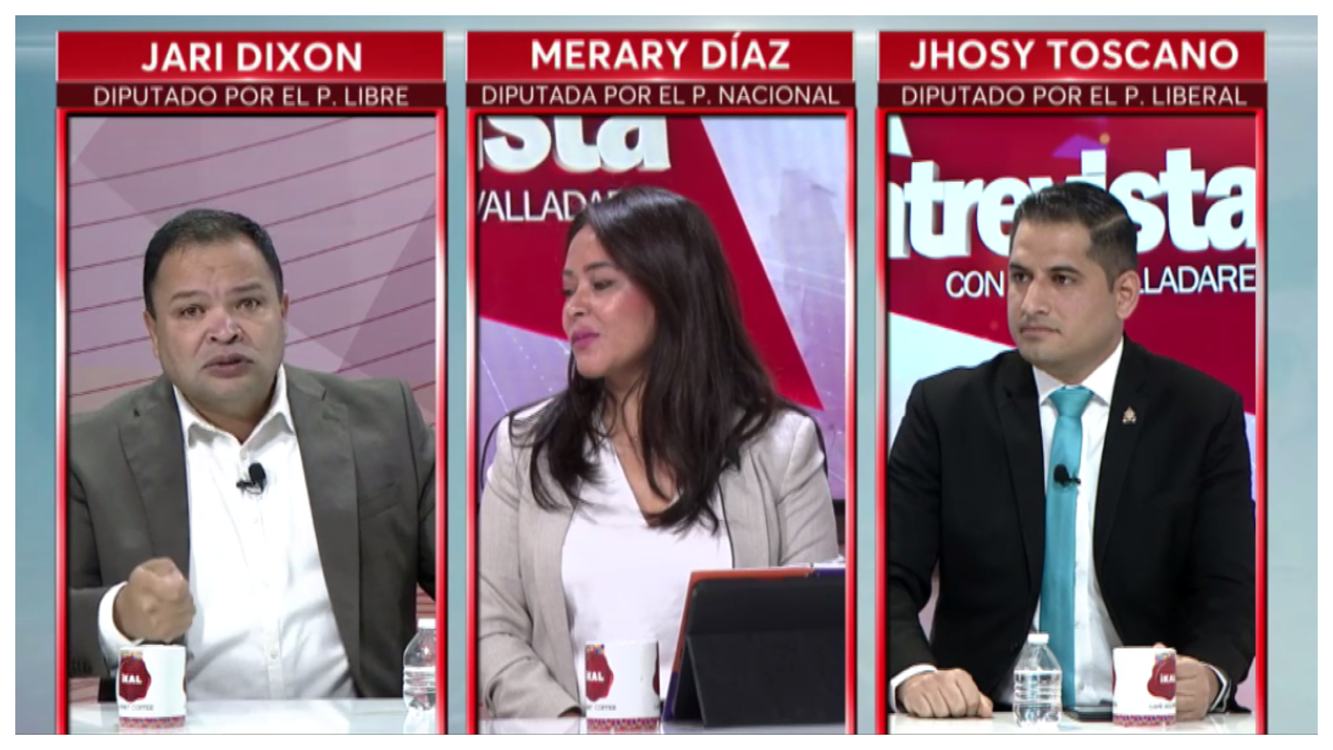 Durante su intervención en el foro LA ENTREVISTA de Canal 11 con el licenciado Raúl Valladares, el diputado del Partido Libertad y Refundación (LIBRE), Jari Dixon, reiteró su firme postura a favor de la extradición, manifestando que sigue en contra de la denuncia del Tratado de Extradición. “Yo, aquí lo he dicho en este programa, yo estoy en contra, y lo digo así porque yo sí tengo la valentía para decir las cosas, yo no sigo línea de nadie como ustedes. Yo sí estoy en contra que se haya denunciado el Tratado de Extradición”, expresó Dixon. El legislador también aseguró que ha sido un defensor constante de la extradición, argumentando que los mayores beneficiados con la denuncia son los miembros del Partido Nacional. “Yo he sido abanderado de la extradición y sigo siendo abanderado de la extradición. ¿Sabe por qué? Porque los más beneficiados con la denuncia de la extradición van a ser muchos miembros de este partido político” añadió el diputado, haciendo referencia al Partido Nacional. Por otro lado, el diputado no dudó en expresar su desprecio por las posibles vinculaciones de personas dentro de su partido con actividades ilícitas. “Me importa un carajo si hay gente en el Partido Libre que está metido en eso, que se lo lleven”, sentenció, refiriéndose al narcotráfico. Con estas declaraciones, Jari Dixon dejó claro que su posición sobre la extradición sigue siendo firme, al mismo tiempo que criticó abiertamente a los actores políticos de otros partidos involucrados en este tema.