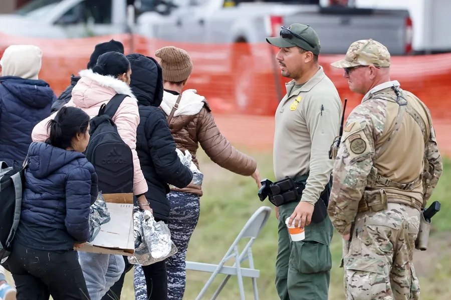 Donad Trump da luz verde a las redadas de migrantes; estas son las zonas donde iniciaran 