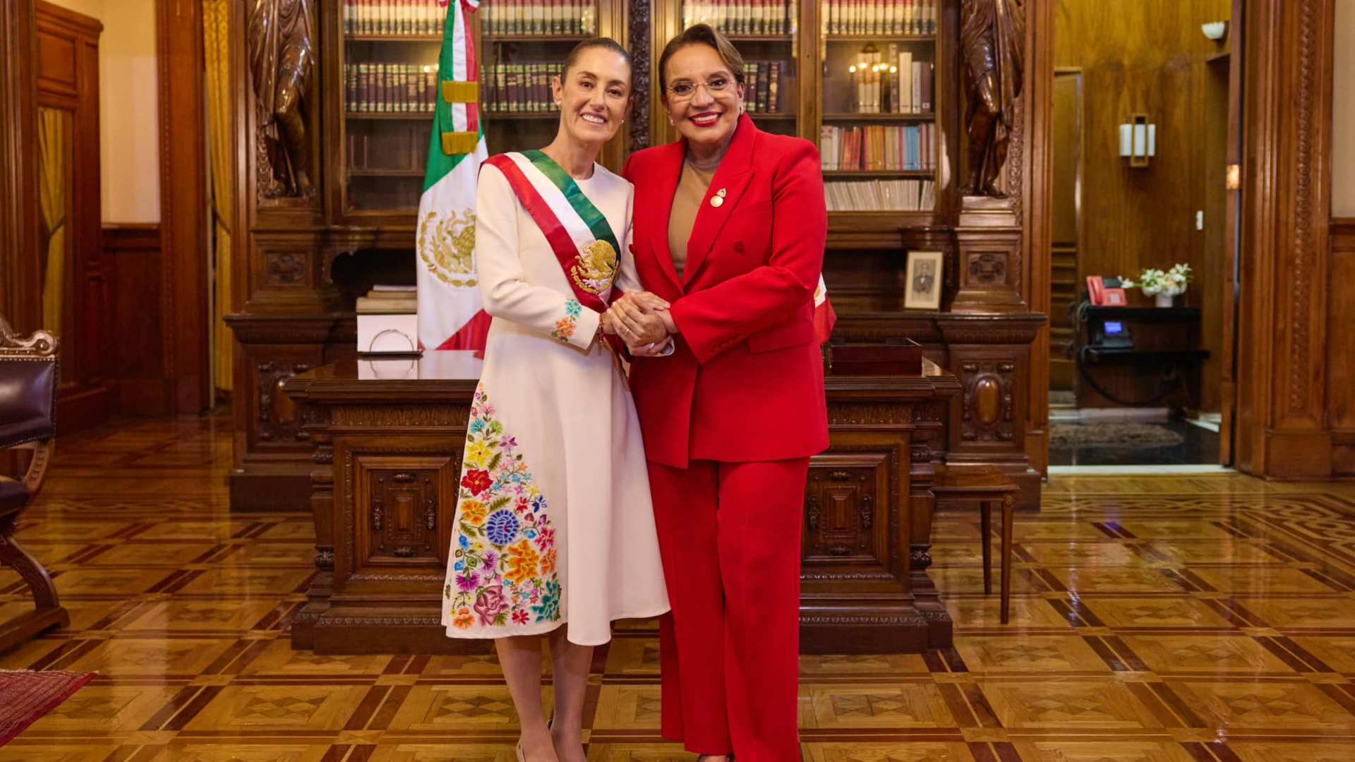 Presidenta Claudia Sheinbaum conversa con mandataria Xiomara Castro sobre temas migratorios