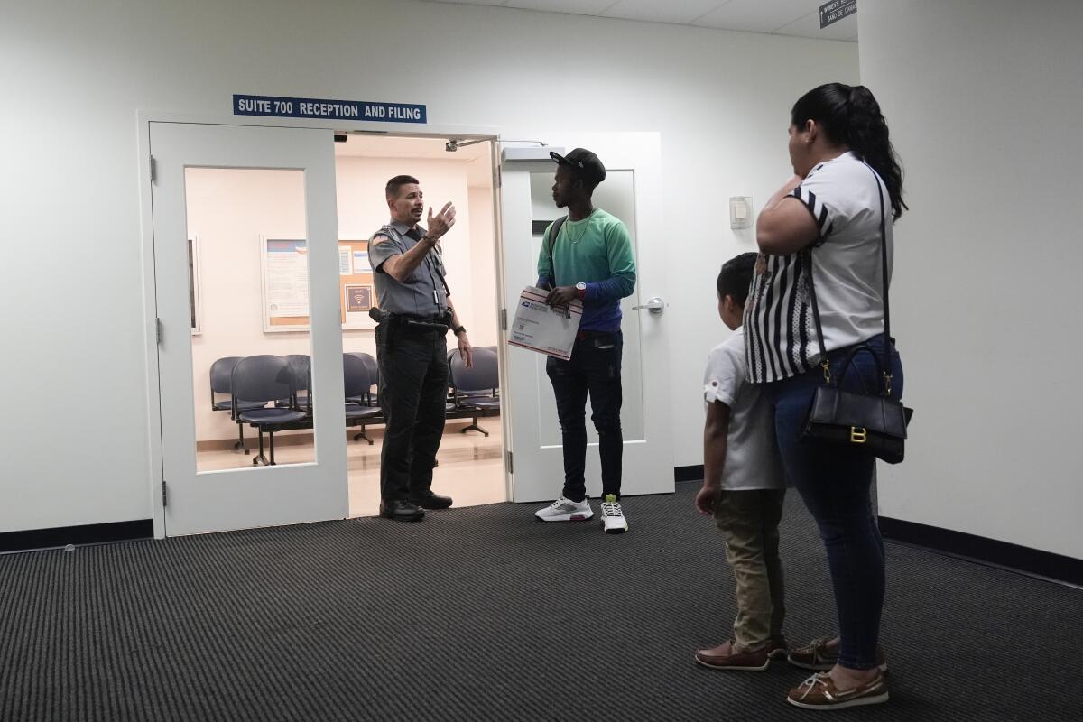 ICE estaría poniendo “trampas” a migrantes que acuden a citas migratorias