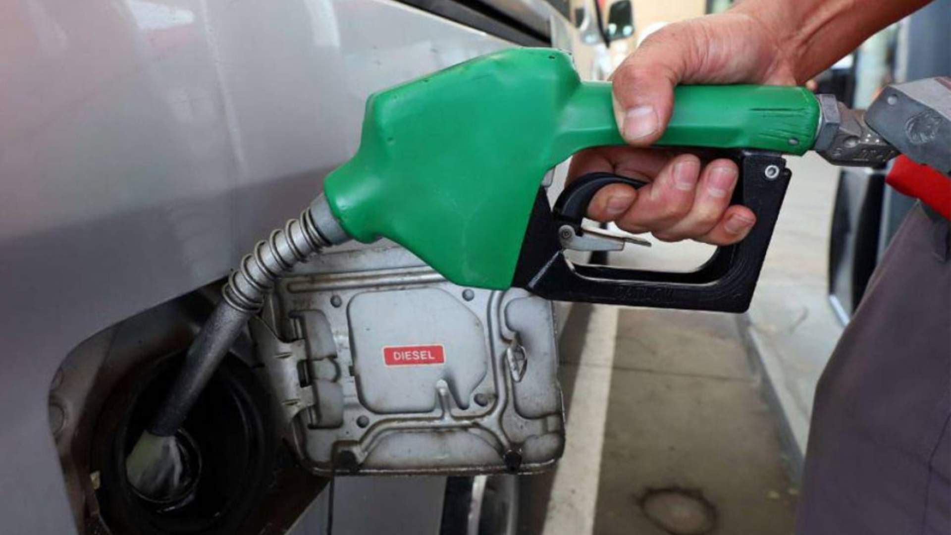 "Más de un lempira⛽": Persisten aumentos en los precios de los combustibles en Honduras