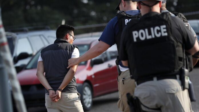 ¿Qué hacer durante una redada de migrantes en Estados Unidos? Estos son tus derechos