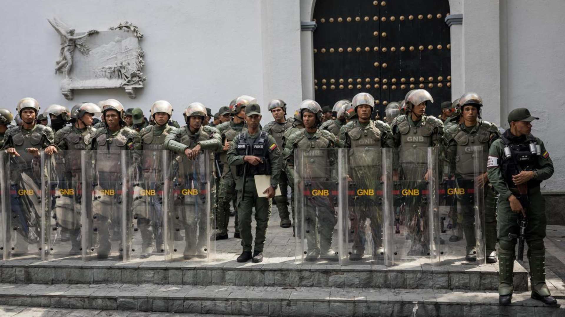 Ambiente tenso en Venezuela a días de la toma de posesión
