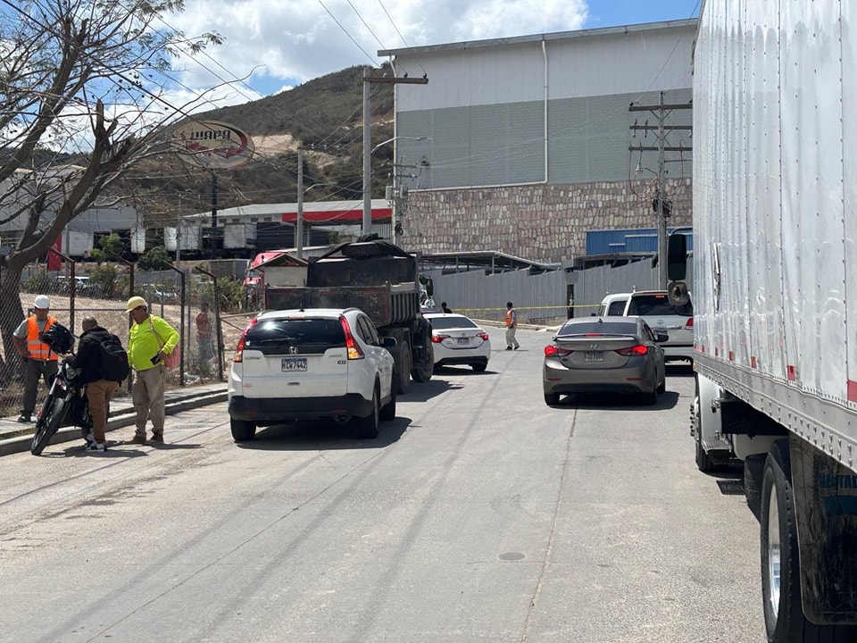 Sin vida encuentran a un hondureño dentro de un furgón en La Cañada