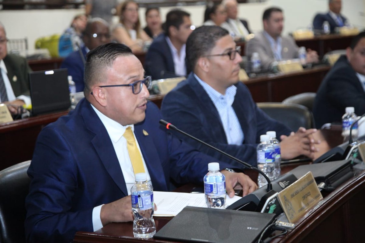 “¿Por qué solo conmigo?” Joche Villanueva explota tras lluvia de críticas sobre su gestión como diputado 