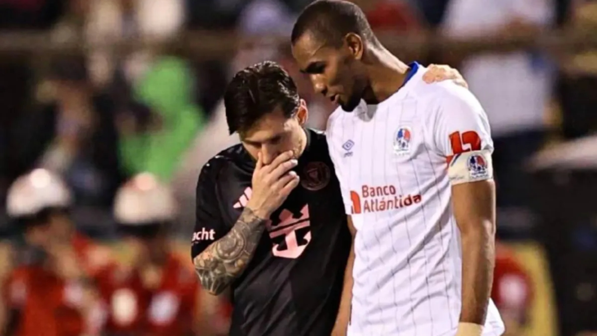 Jerry Bengtson revela qué hará con la camiseta que le obsequió Lionel Messi