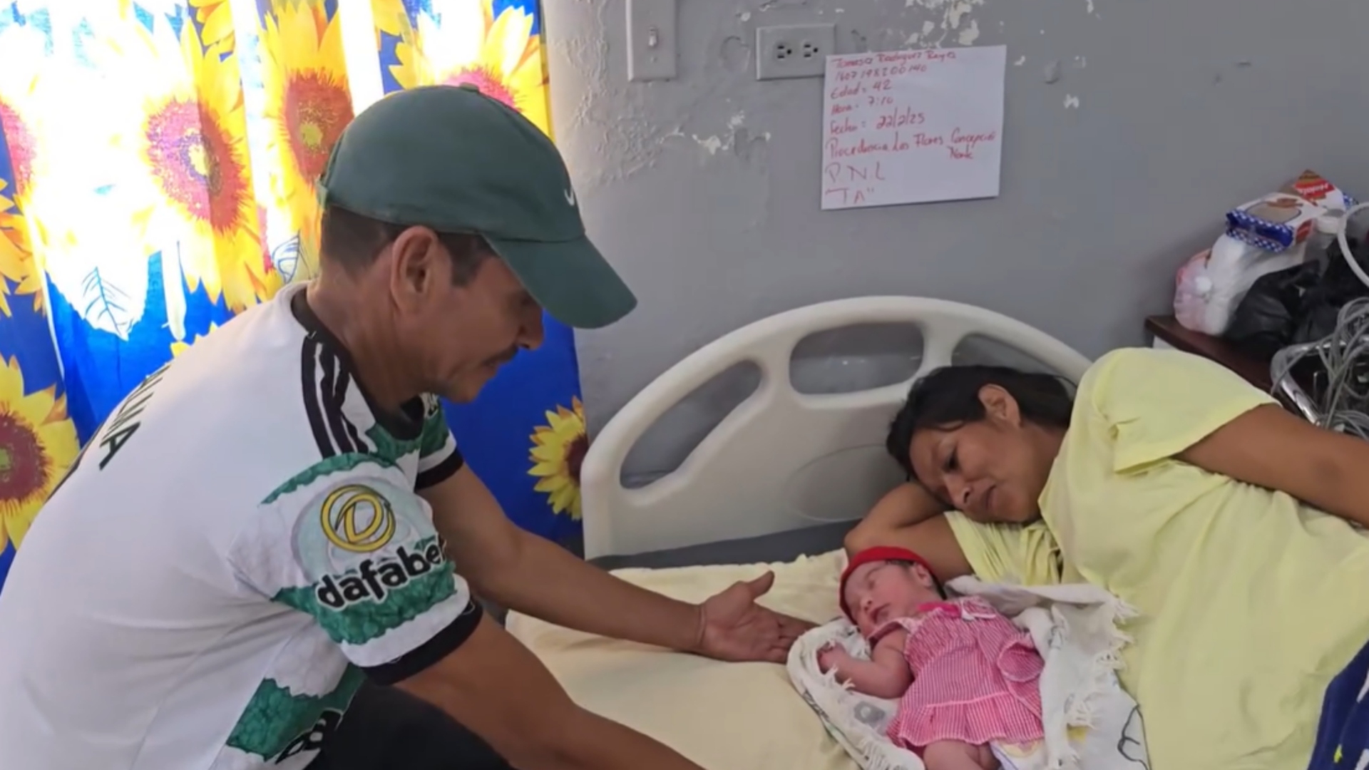 Hondureño le pone Karol G a su hija
