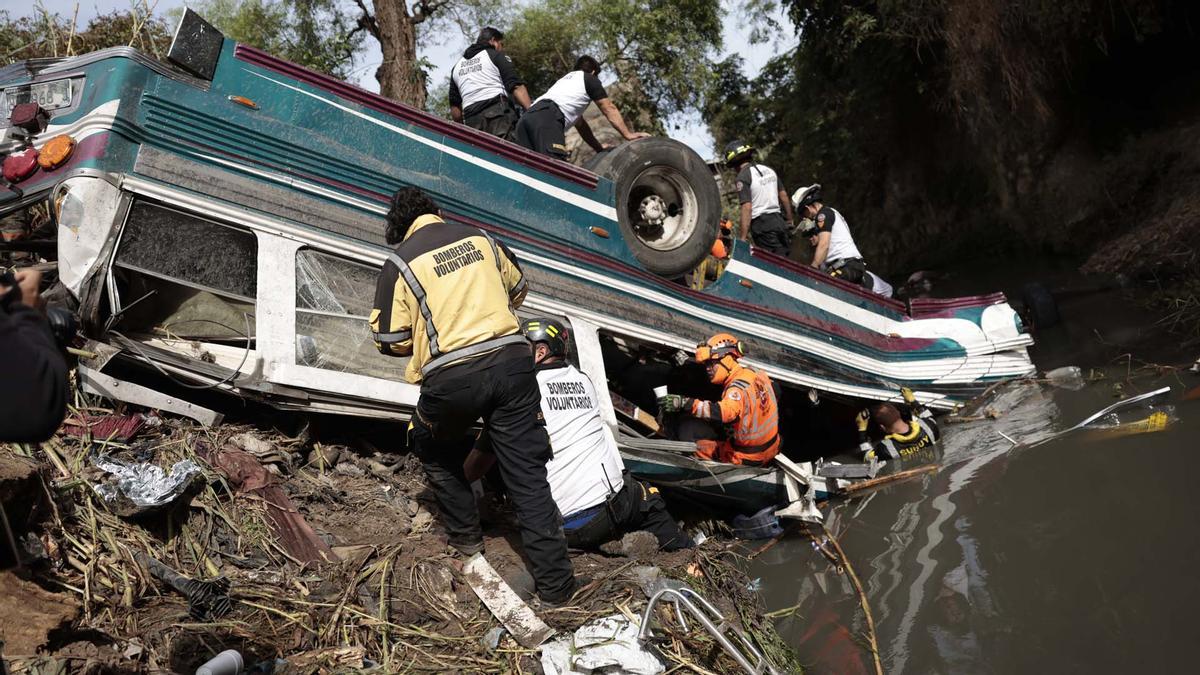 En video captan los minutos antes del accidente del bus de Guatemala que ya deja 53 fallecidos