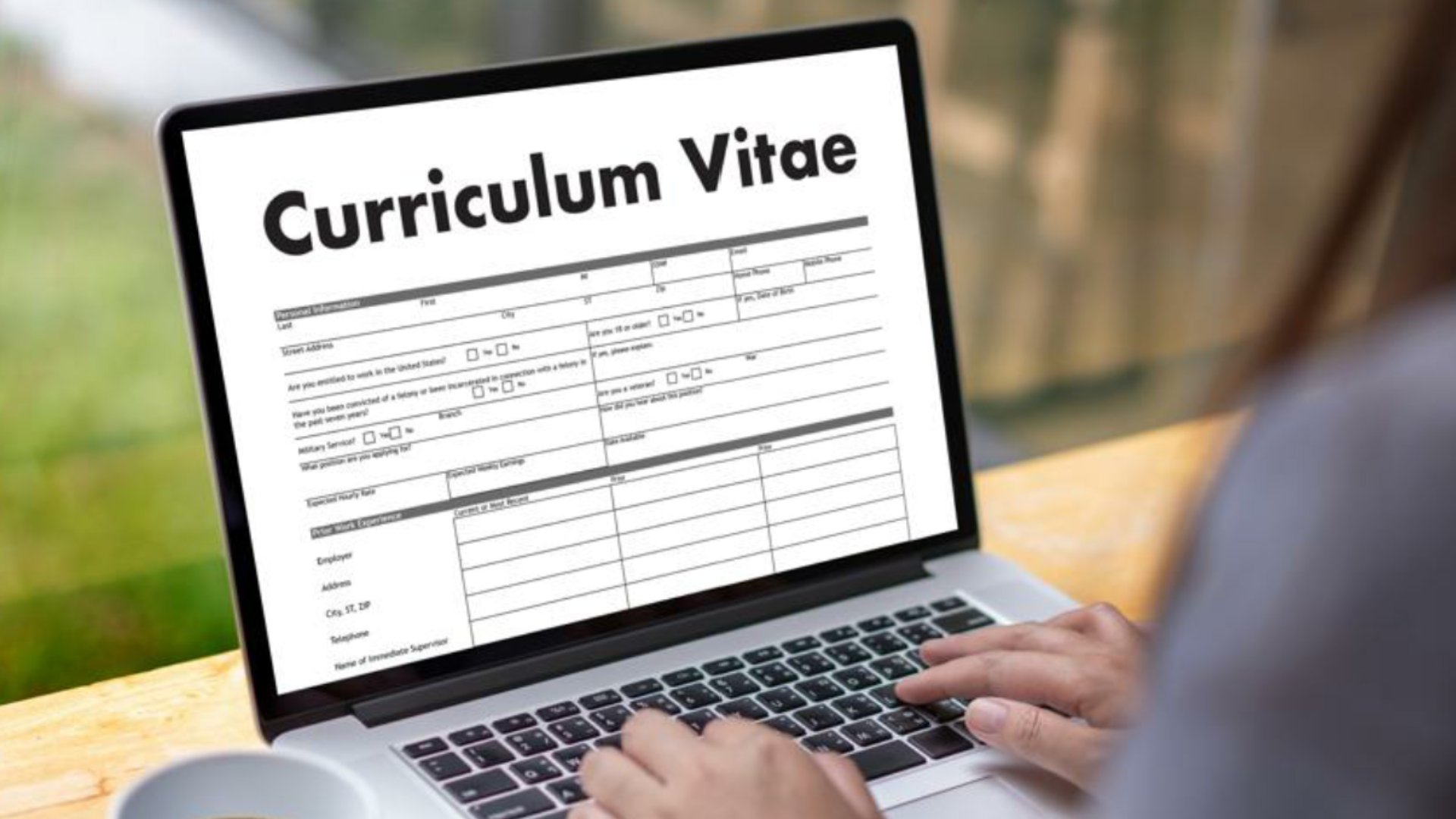 Mejor día y horario para enviar currículum, según expertos