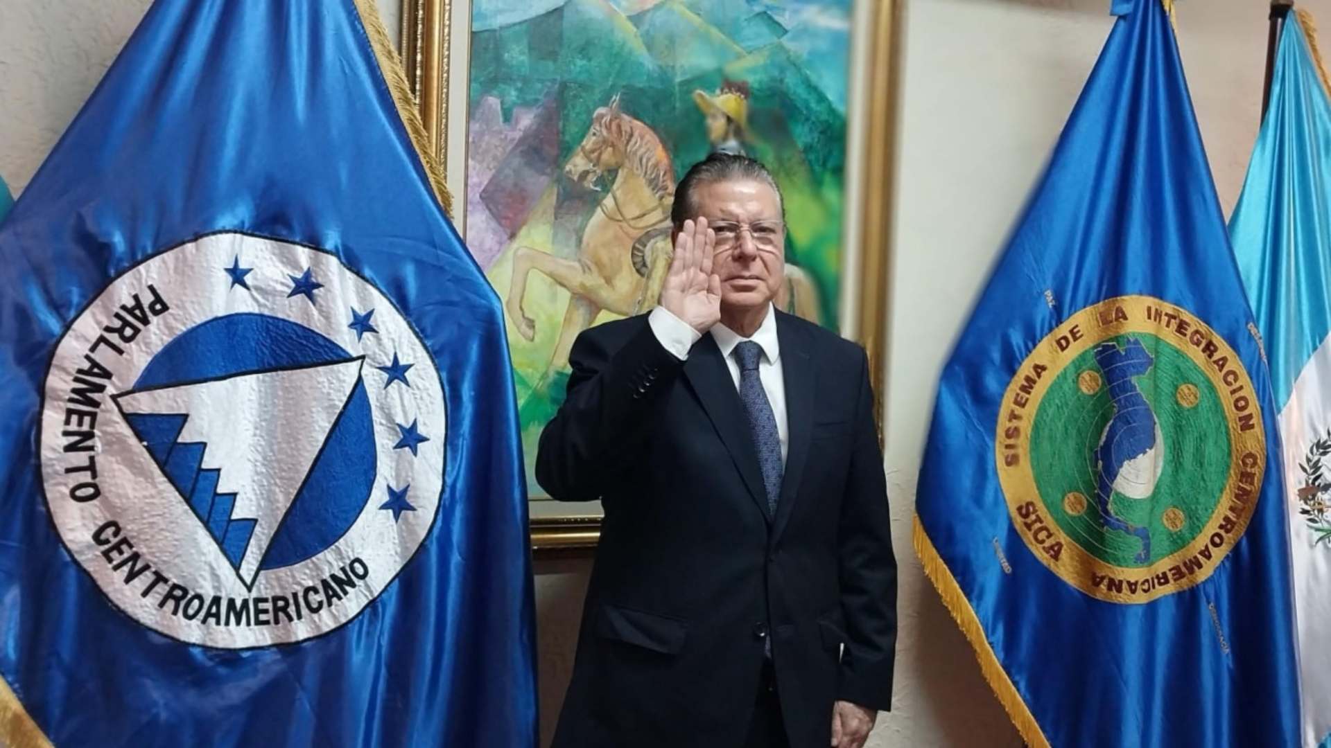 David Matamoros Batson es juramentado como diputado del Parlacen