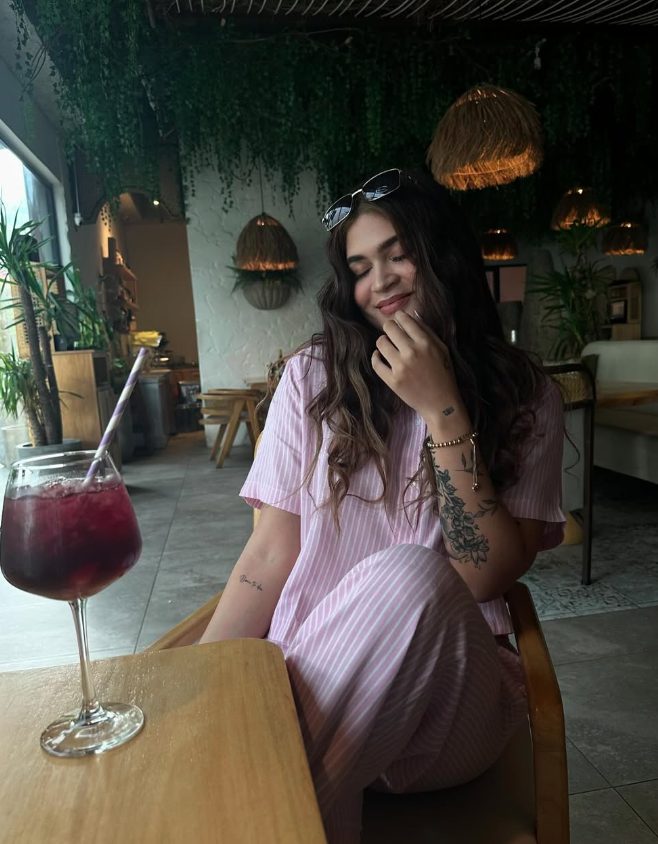 Majo Ramírez enciende las redes con misteriosa compañía en su cama ¿De quién se trata?