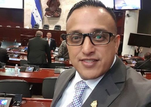 “¿Por qué solo conmigo?” Joche Villanueva explota tras lluvia de críticas sobre su gestión como diputado 