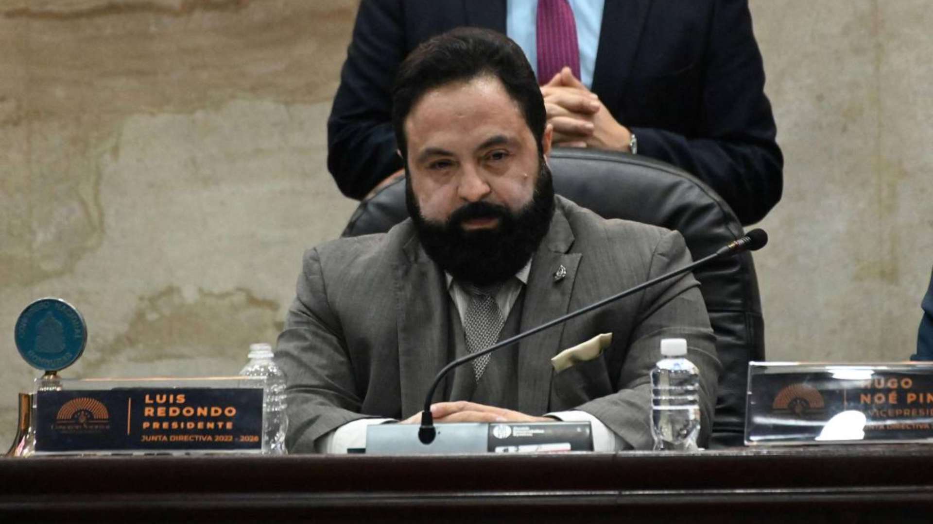 Luis Redondo defiende métodos para construir acuerdos en el Congreso Nacional