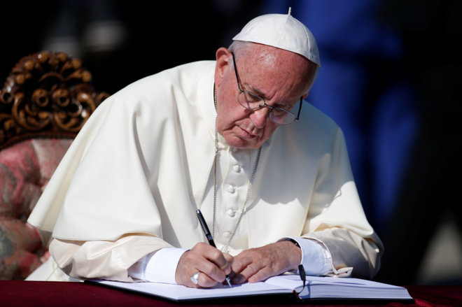 Papa Francisco firma su renuncia, según confirmación del Vaticano