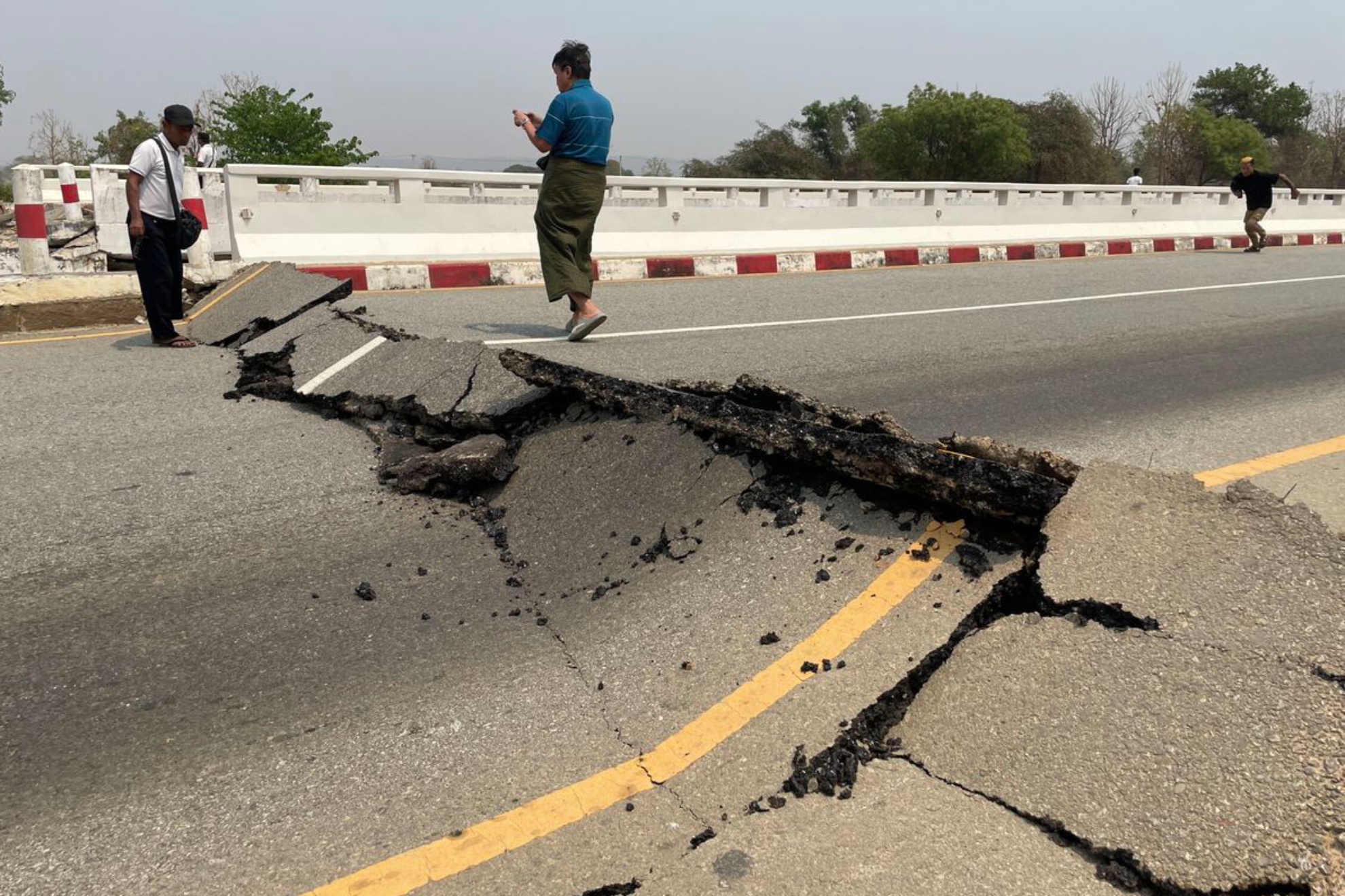 Un terremoto de magnitud 7,7 sacude Birmania y llega hasta Tailandia: decenas de personas sepultadas tras el derrumbe de un edificio | Marca