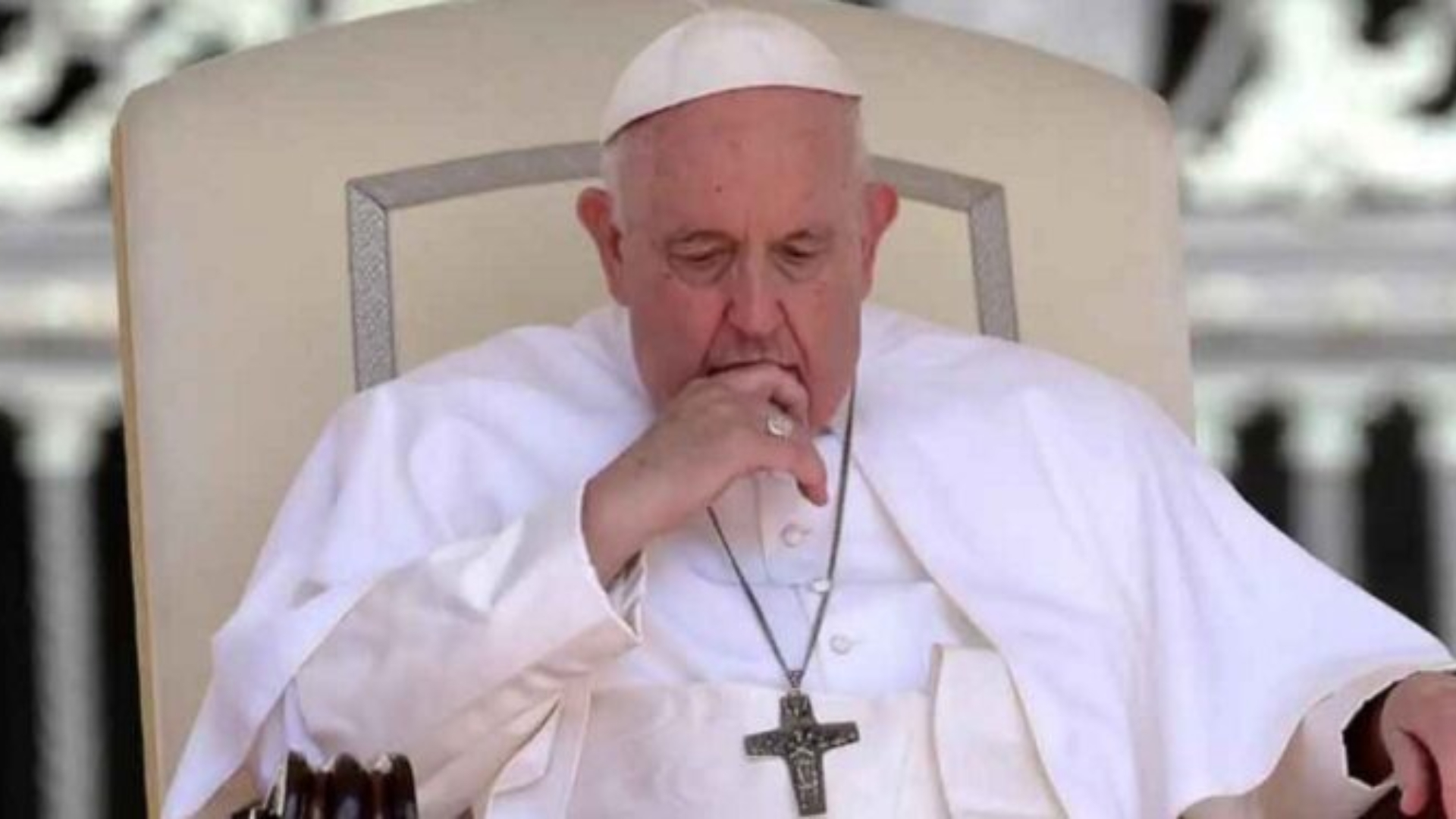 El papa Francisco lleva 28 días internado, igualando la segunda estancia hospitalaria más prolongada de un papa