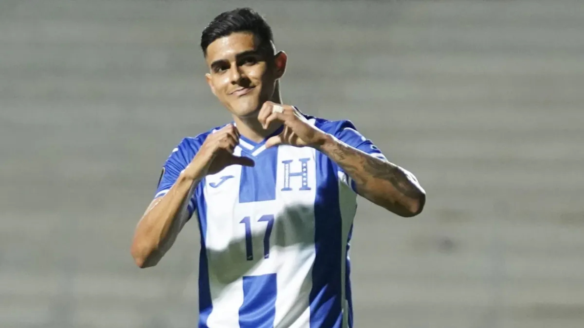 Luis Palma señala a tres futbolistas que deberían dejar Honduras