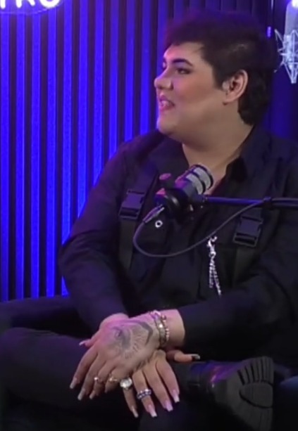 Critican a Antonio Sandrez por exponer que el precio de su manicura vale 2 días de trabajo de otra personas