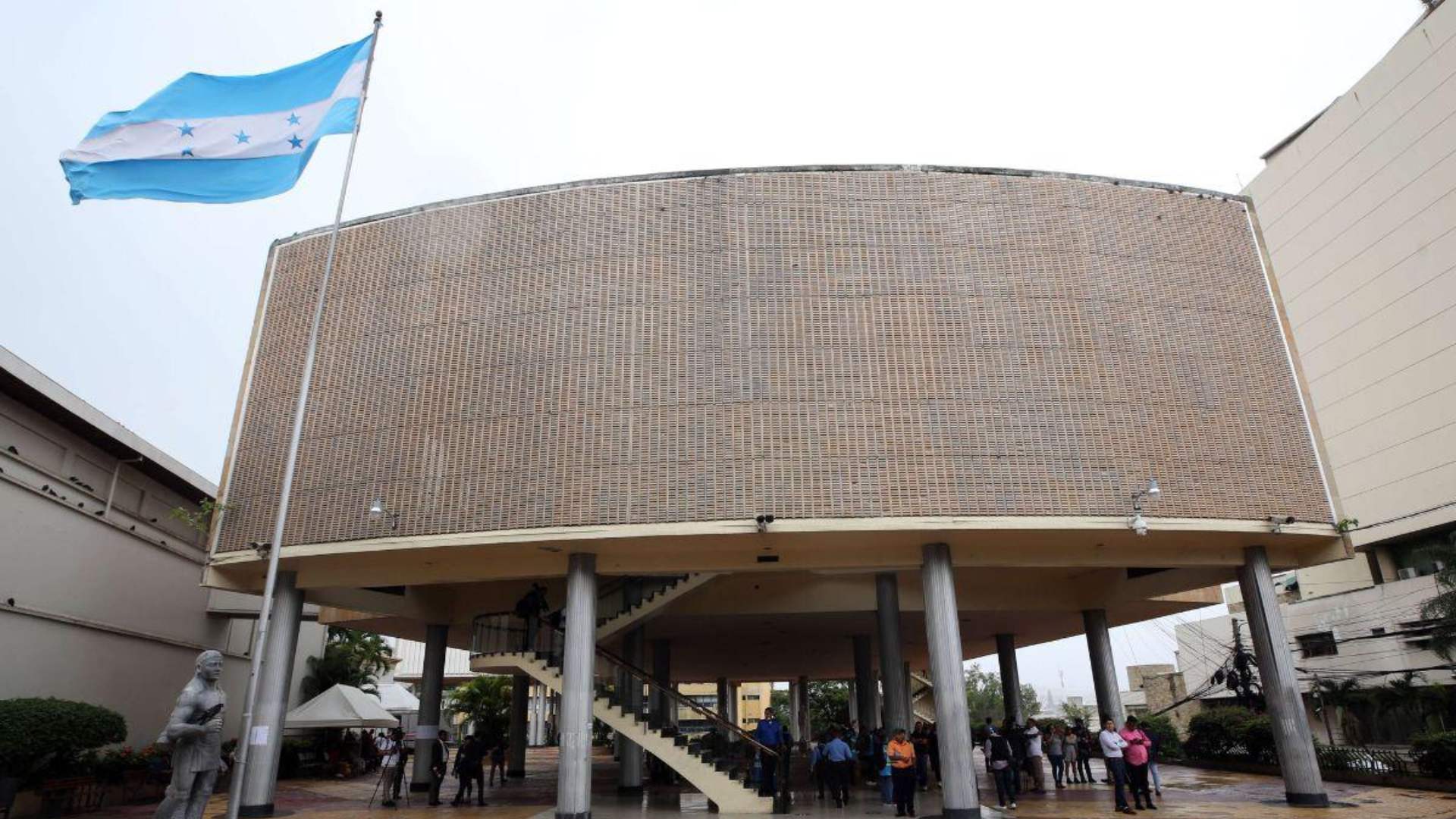 Diputados de oposición evalúan autoconvocatorias en Congreso Nacional