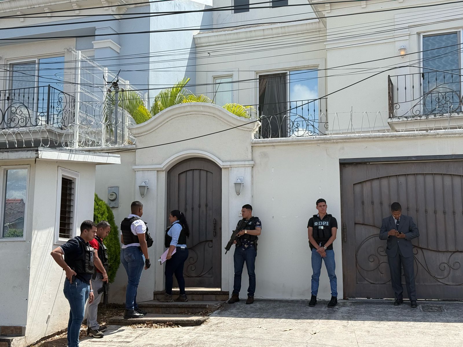 Allanamiento de la casa de Esdras Amado López.