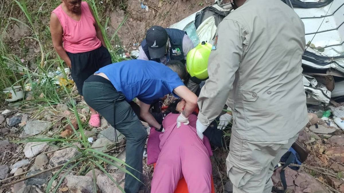 Revelan estado de salud de esposa de médico que falleció tras accidente en El Chimbo Revelan estado de salud de esposa de médico que falleció tras accidente en El Chimbo