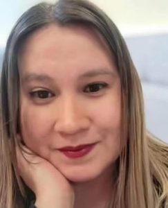 Ana Angelica, Cajera bancaria