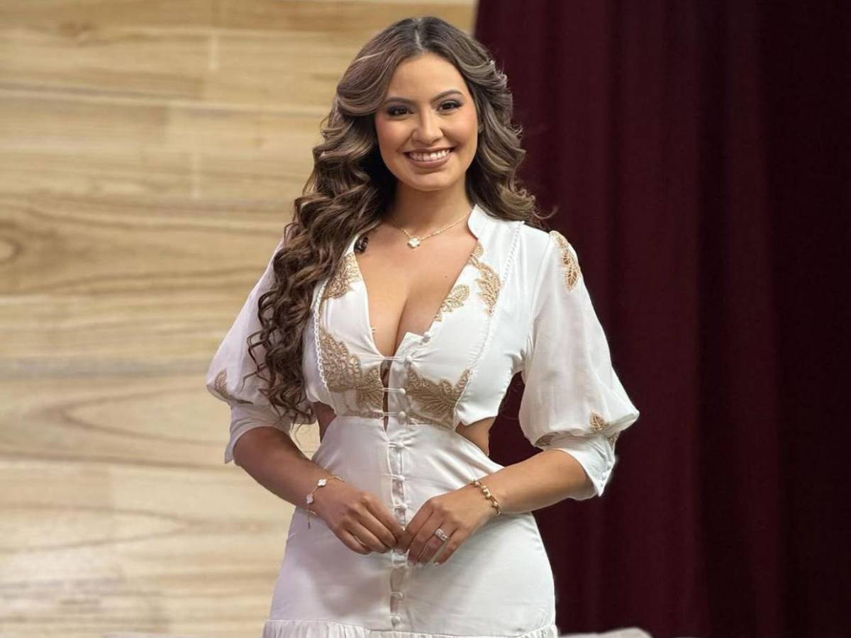 Alejandra Rubio Fumando