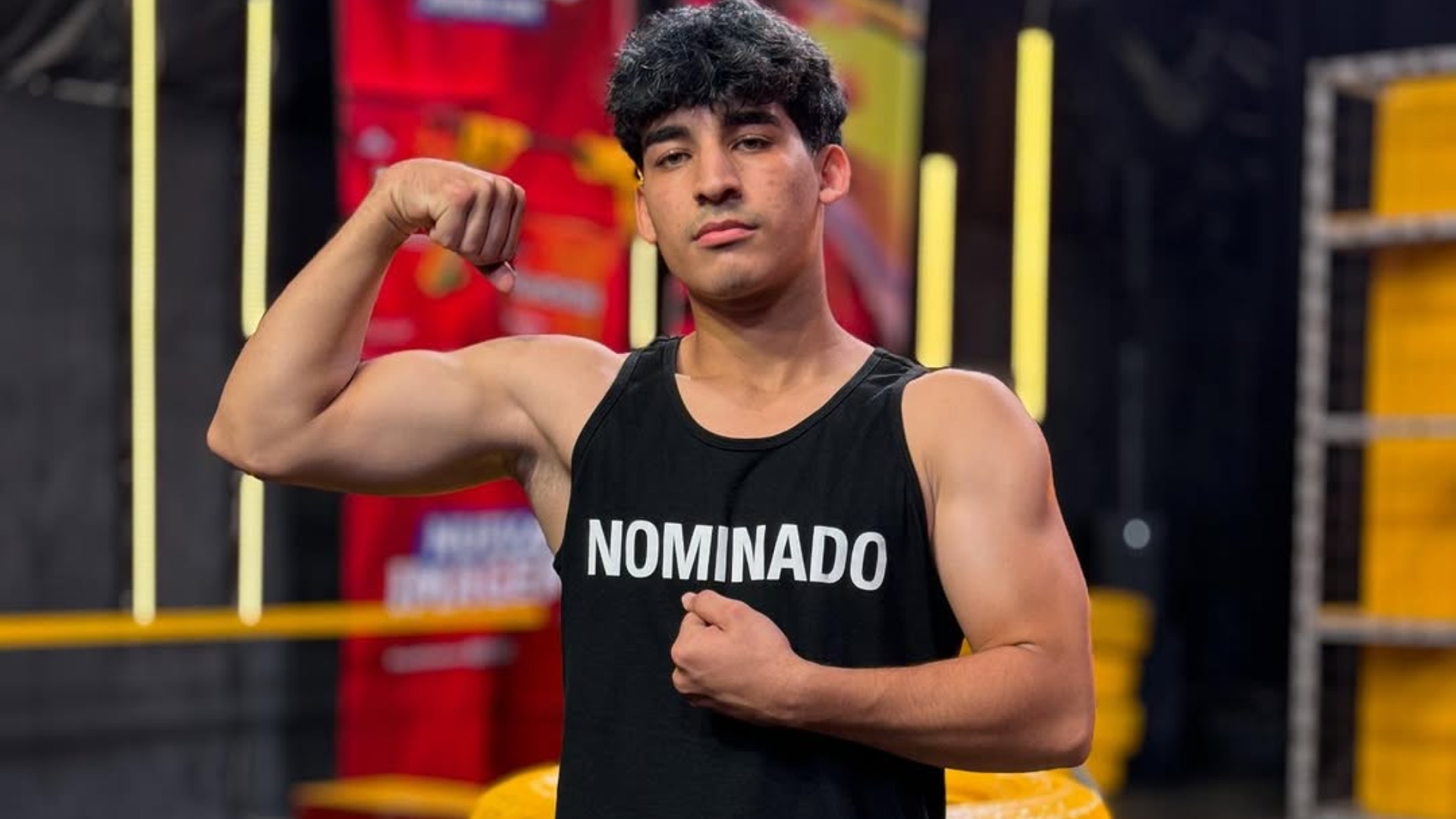 Kelvin Reyes sufre lesión en plena eliminación y su futuro en Calle 7 Honduras queda en manos del público