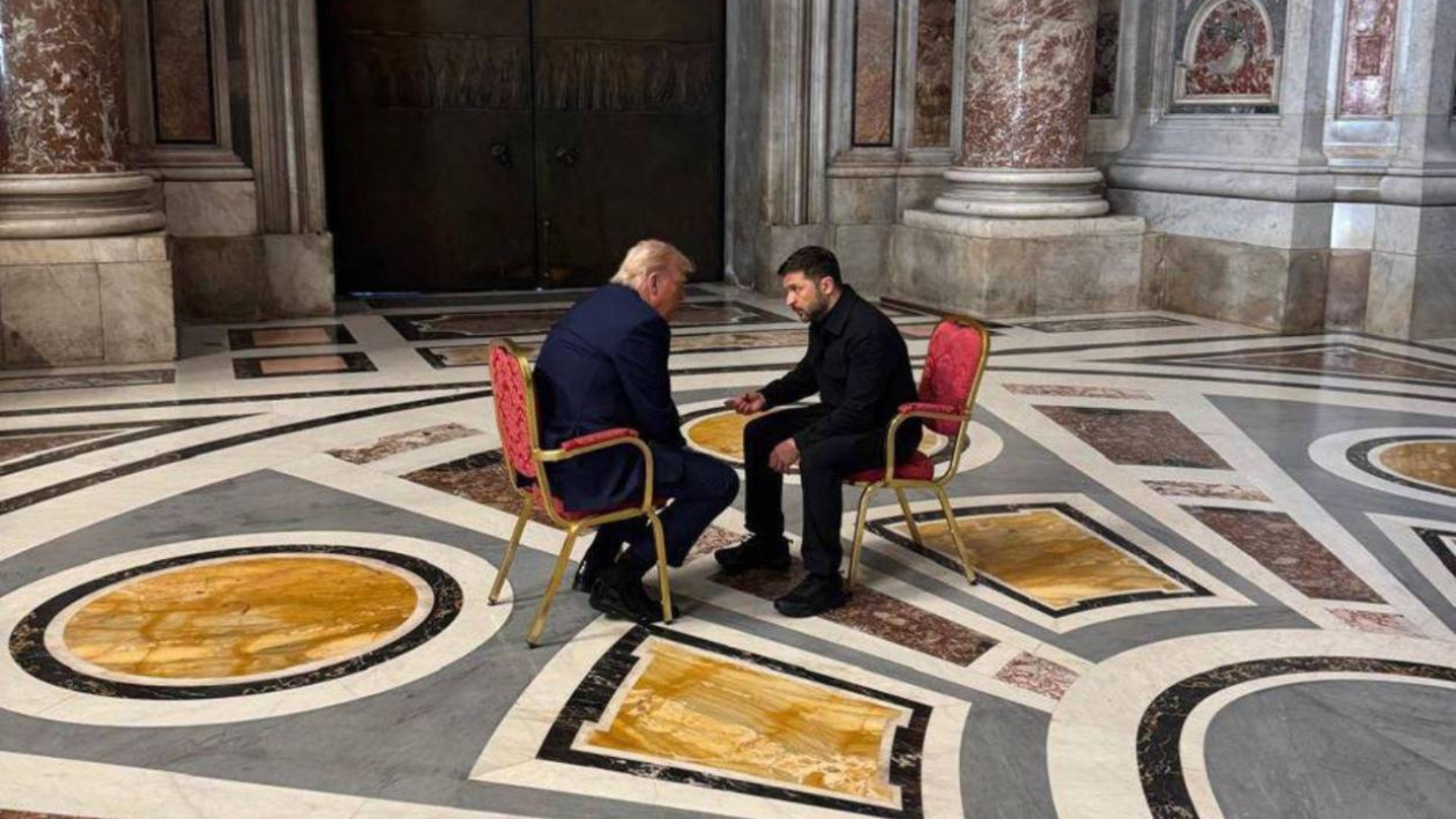 Donald Trump y Zelenski sostuvieron reunión en Roma previo al funeral del Papa Francisco