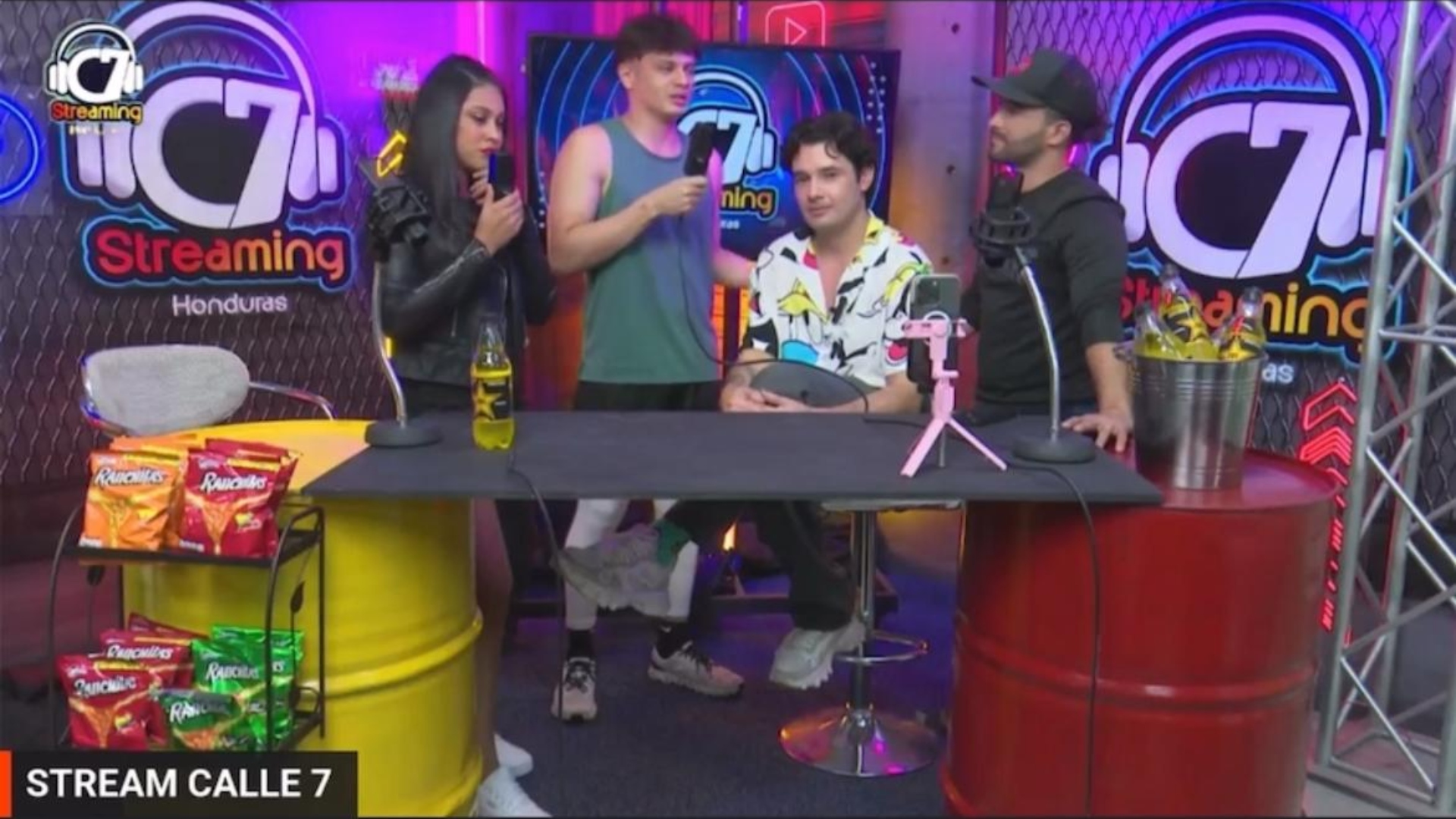 Anthony Sosa y Facundo Caballero protagonizan tenso cruce en el streaming de Calle 7 Honduras