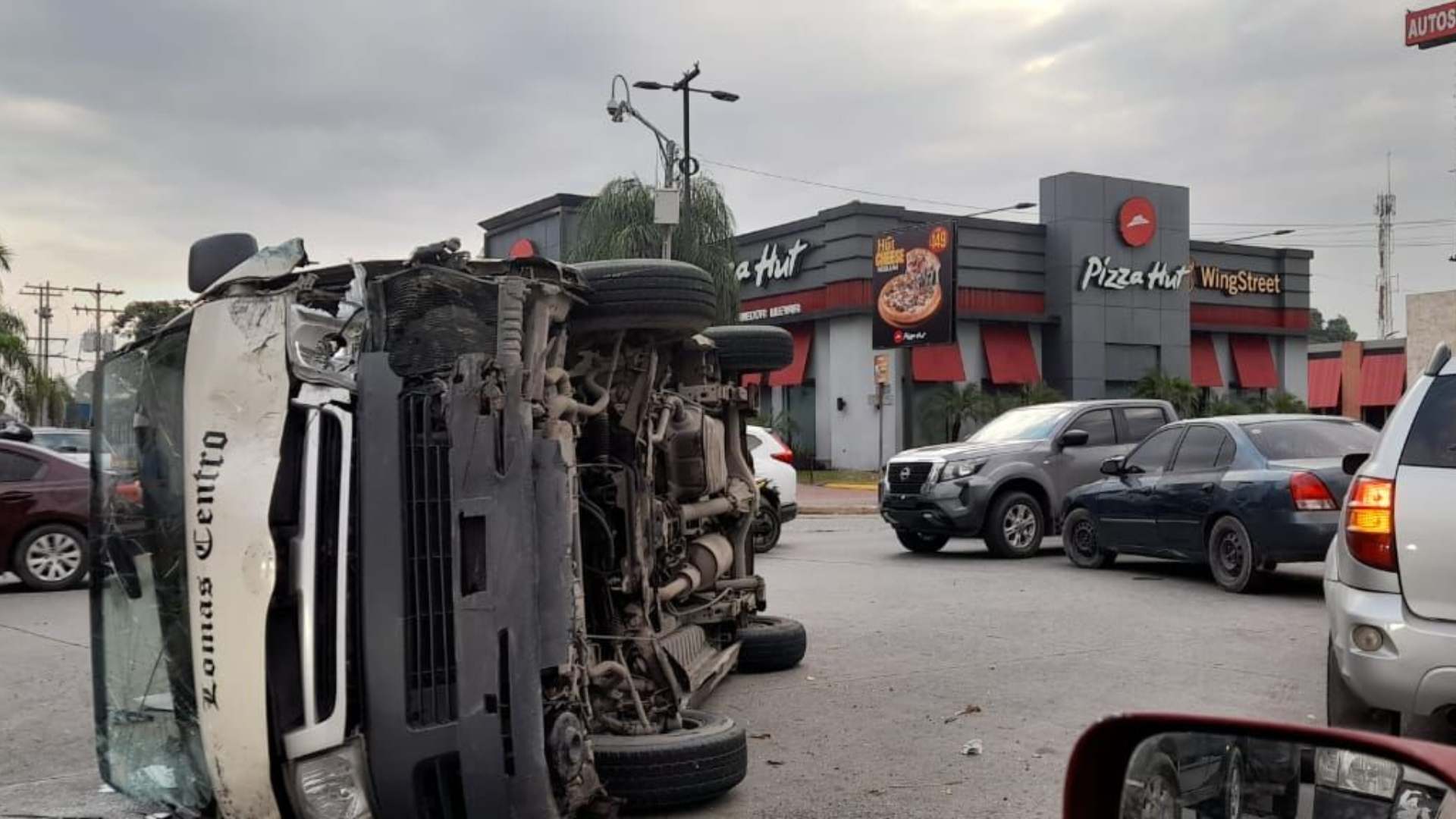 Fuerte accidente de tránsito en San Pedro Sula deja varias personas heridas