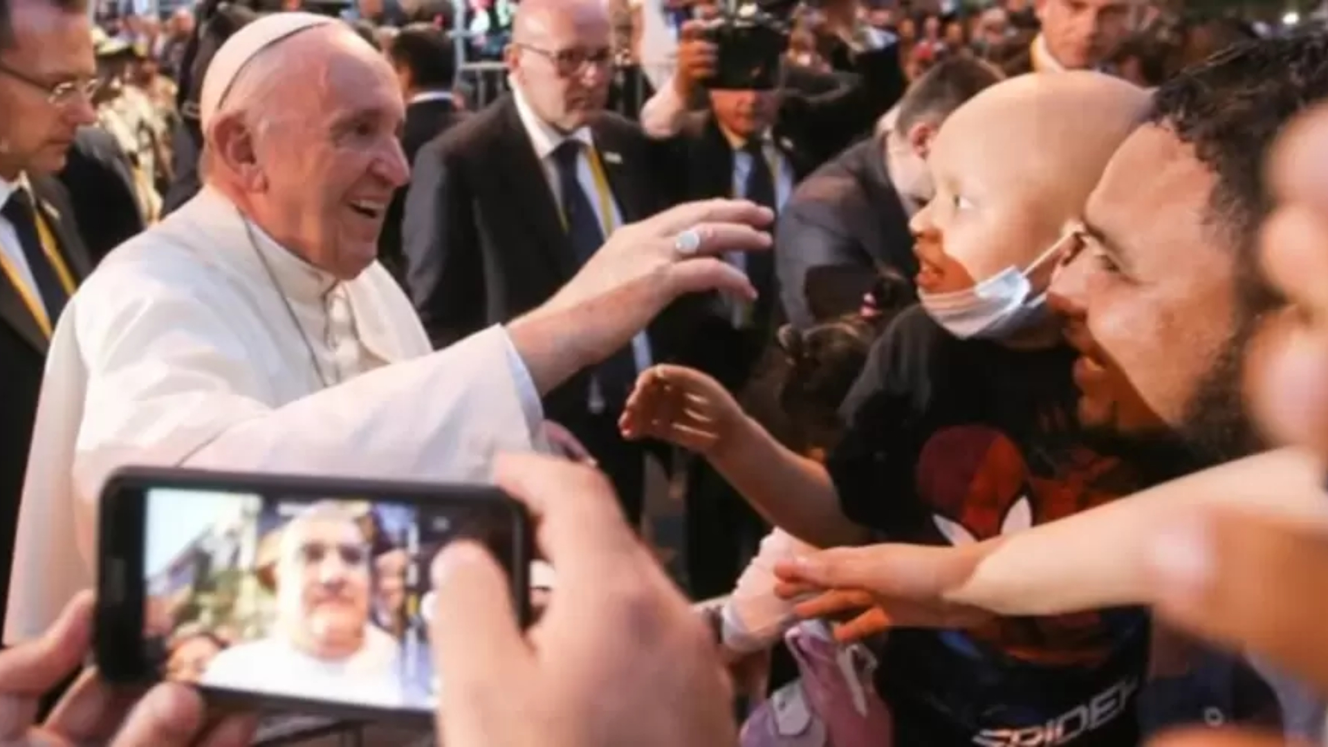 Papa Francisco niño peruano