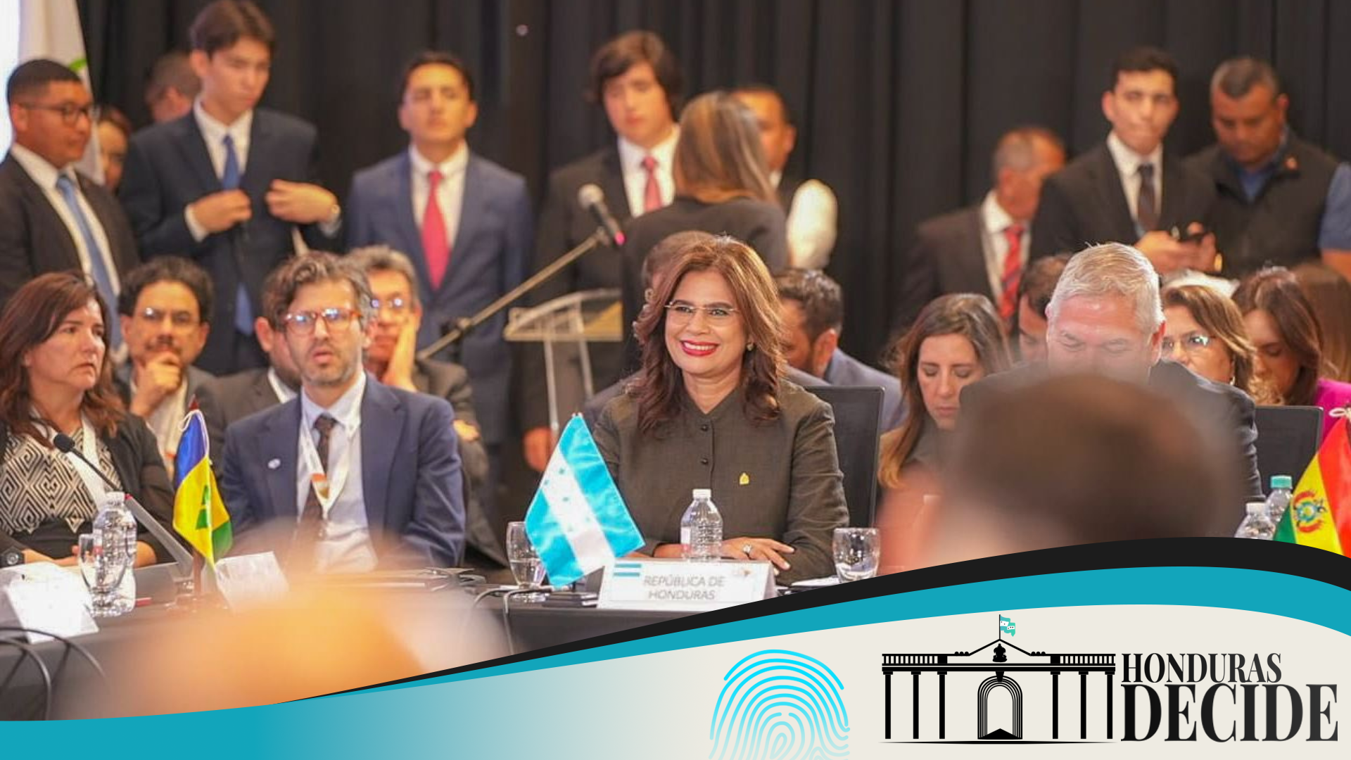 Rixi Moncada arremete bipartidismo
