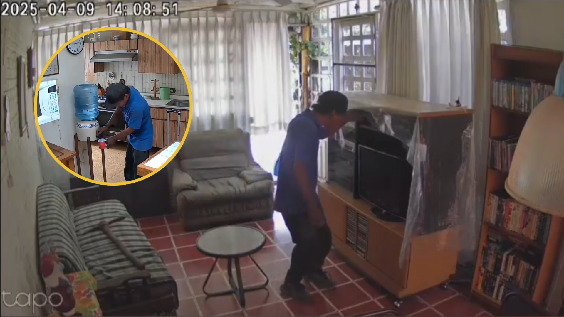 Sin prisa ni miedo: Sujeto entra a casa y se sirve desayuno como si estuviera en la suya