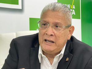 En libertad se defenderá Esdras Amado López tras denuncia de violencia familiar interpuesta por su esposa 