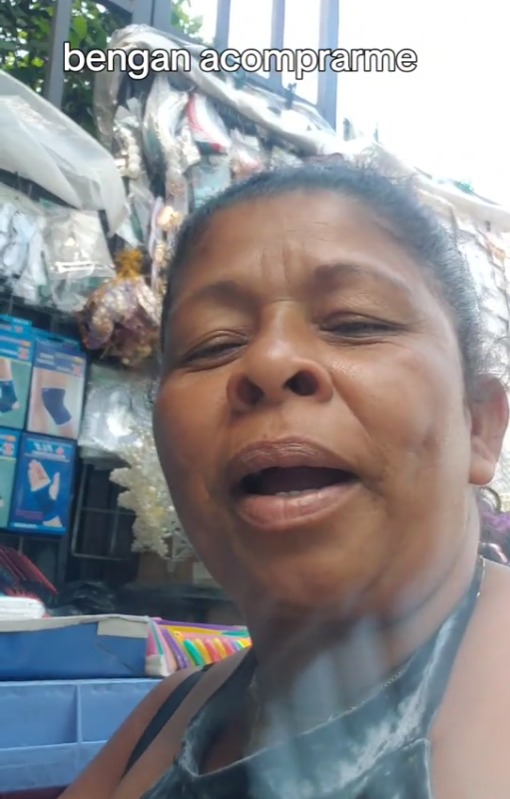 Quién es la señora hondureña que se volvió viral por bailar playero en balneario