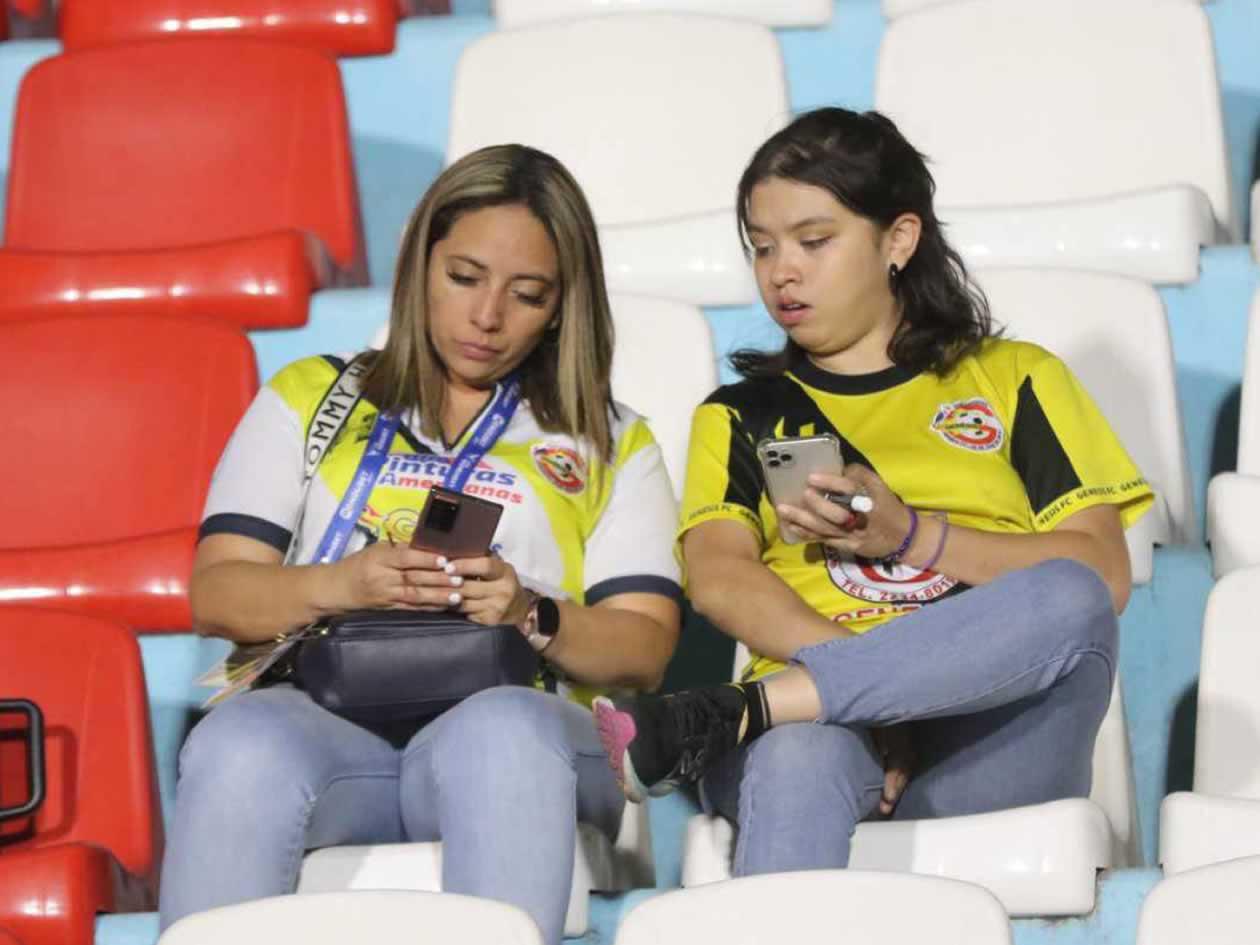 Joven criticando Santa Bárbara