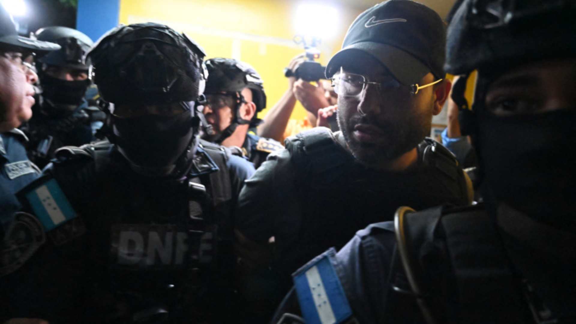 Gilbert Reyes, acusado de la muerte de tres jóvenes en Roatán, enfrenta nuevo procedimiento en el caso