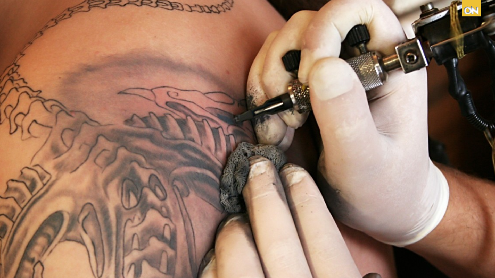Aumento de VIH, aumenta probabilidad de contagio por practica de tatuajes