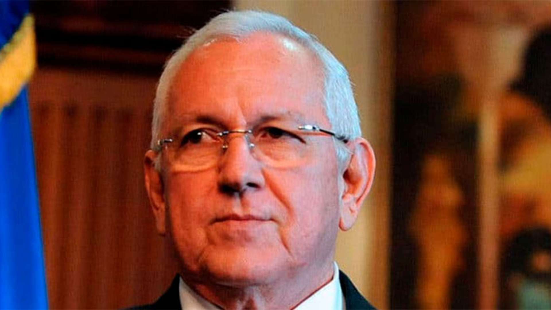 Reacciones ante supuesta salida de Roberto Micheletti del país