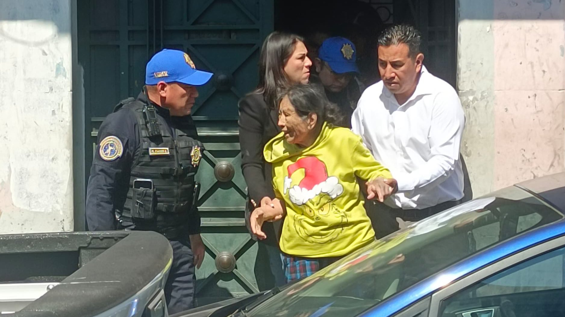 señora golpeada novia de su hija