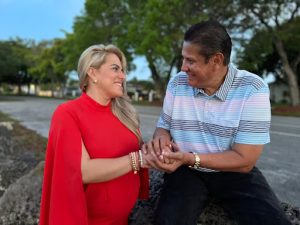 En libertad se defenderá Esdras Amado López tras denuncia de violencia familiar interpuesta por su esposa