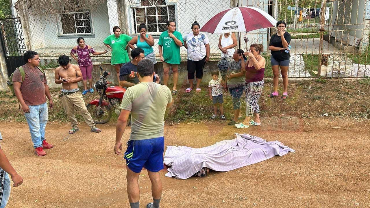 Hondureña muere atropellada por un camión en Olancho; su hija resulta herida 